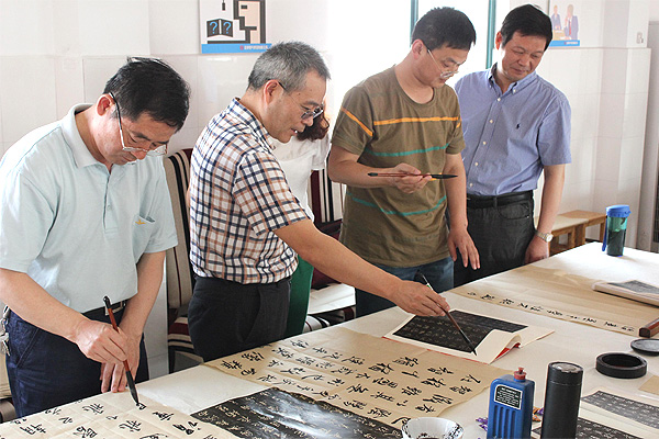 中國人民大學(xué)、北京師范大學(xué)王學(xué)嶺書法工作室在安邦集團(tuán)面授會(huì)(圖1)