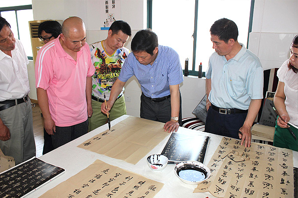 中國人民大學(xué)、北京師范大學(xué)王學(xué)嶺書法工作室在安邦集團(tuán)面授會(huì)(圖2)